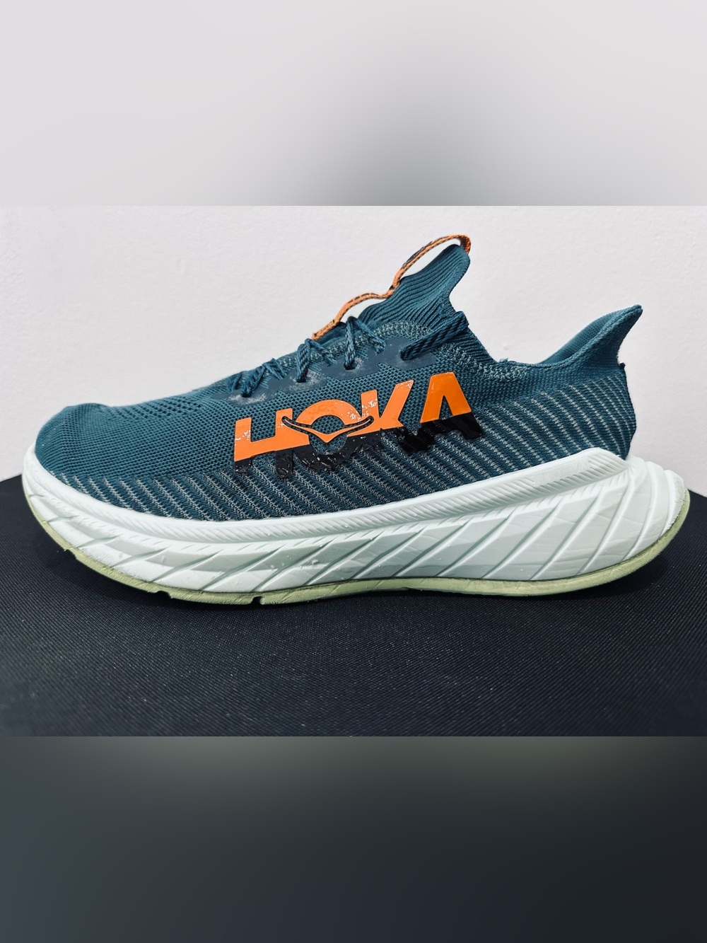 HOKA ONE ONE BLUE AND BLACK RUNNING SHOES SIZE: 11 MENS